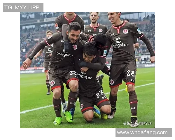 丹博斯治与阿尔梅勒城的激烈对决展现足球魅力与团队精神