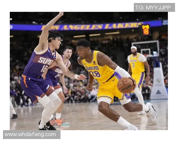 2010年10月30日NBA经典对决太阳队与湖人队激烈碰撞的精彩瞬间回顾